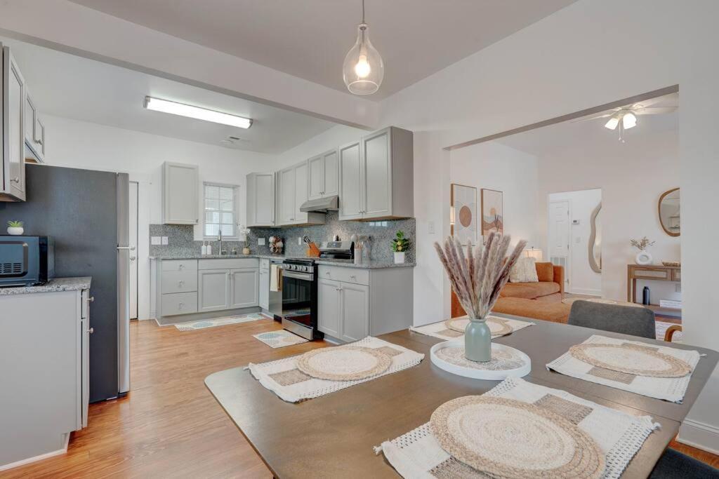 Peaceful Park Circle Getaway Villa ชาร์ลสตัน ภายนอก รูปภาพ